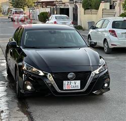 نيسان ألتيما